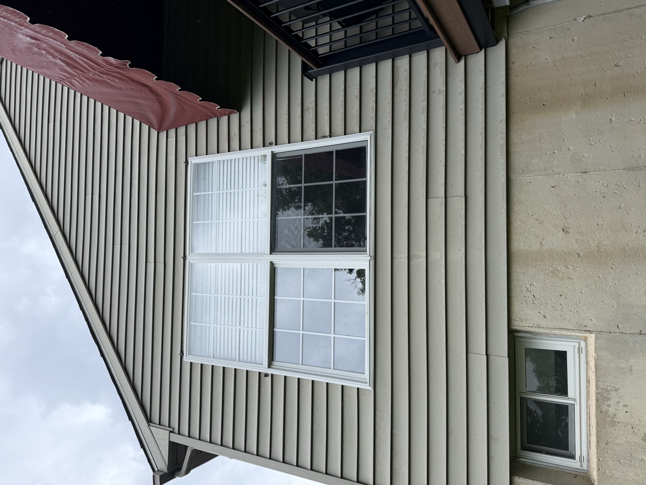 Colonial-grid double-hung — Second-storey replacement